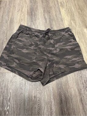 Athleta Camo Farallon Shorts - Olive